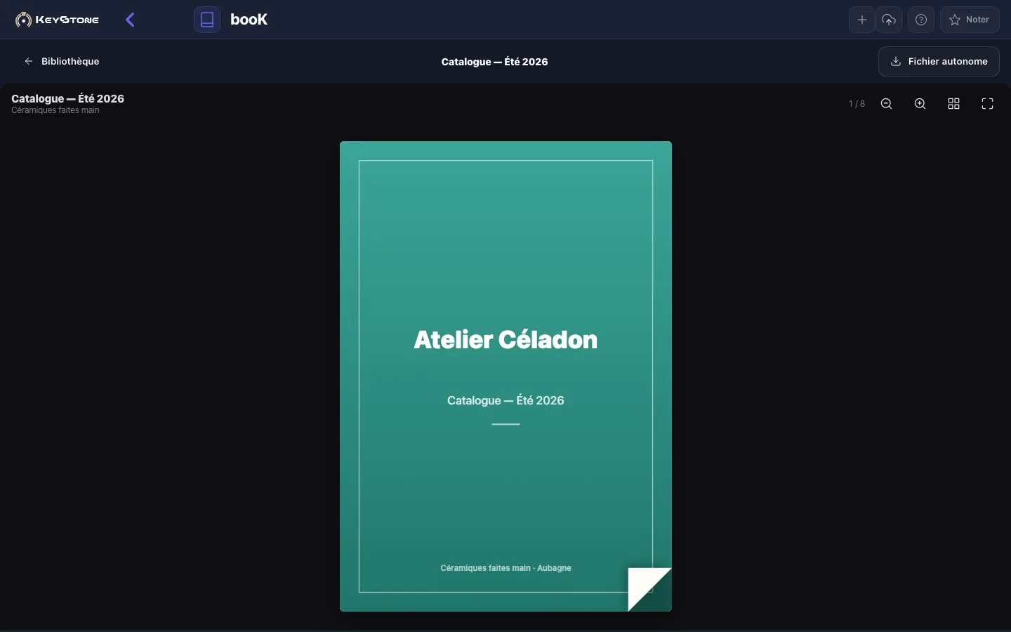 Un flipbook booK ouvert en lecture : la couverture d’un catalogue prêt à feuilleter